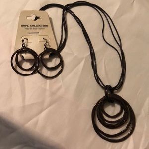 ♦️🆕♦️NWT. NECKLACE/EARRING SET